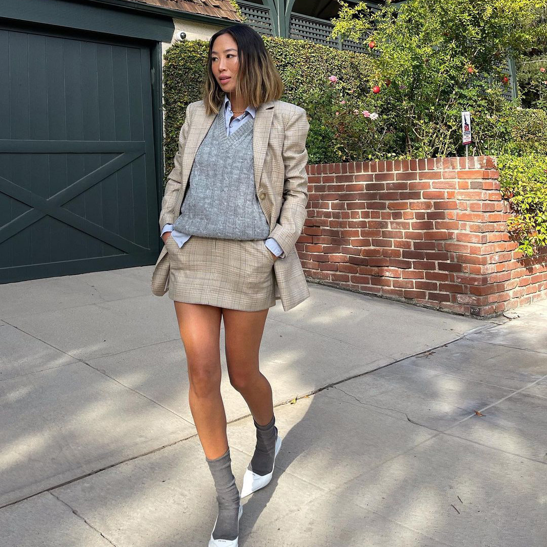 business-casual-winter-outfits-296310-1636677343477-square